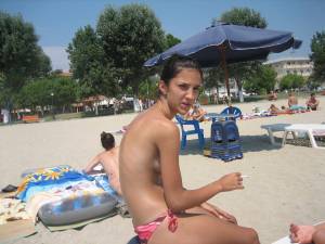 CDM 027 Topless Vacation fun in Bulgaria [X56]-b7gpwvws0x.jpg