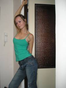 Sexy-Amateur-Girlfriend-shows-her-Pussy-%2880pics%29-y7gsl1dsne.jpg