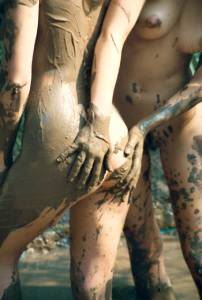 Naked in the Mud pics (899 Random Photos)-r7gs08l6ny.jpg