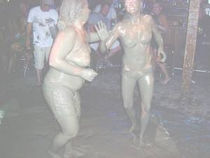 Naked in the Mud pics (899 Random Photos)-y7gs0qq3hm.jpg