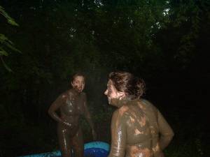 Naked in the Mud pics (899 Random Photos)-z7gs05h334.jpg