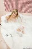 Lili - Bubble Bath -f7h1gocsms.jpg