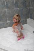Lili-Bubble-Bath-II--w73vrc2oxc.jpg