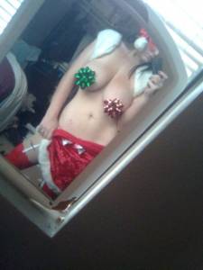 Santa Little Helper Expose Big Tits [x112]-m7h2jovl6q.jpg