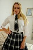 Holly Gibbons - Dressing in Cute Plaid -i7542gxhkl.jpg