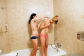 Lili & Melissa - Shower Cream -571s622zva.jpg