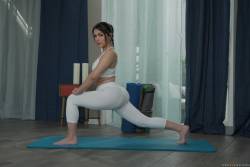 Valentina Nappi Stretch That Ass Out 191x 2495x1663 -37hnlm31ty.jpg