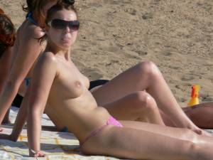 Candids-of-Russian-Girls-On-The-Beach-u7hxgt9rqv.jpg