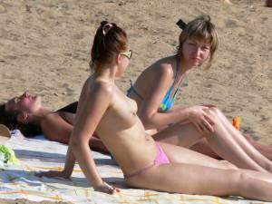 Candids-of-Russian-Girls-On-The-Beach-37hxgt3cma.jpg